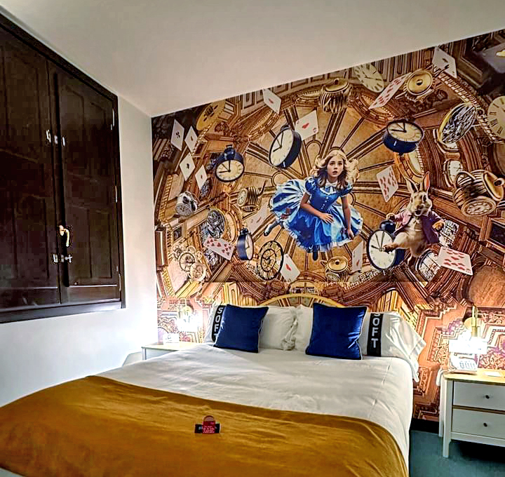 Art for Hotels ✦ Hospitality Art ✦ Artist for Interior Design | Casual Ilbira Granada