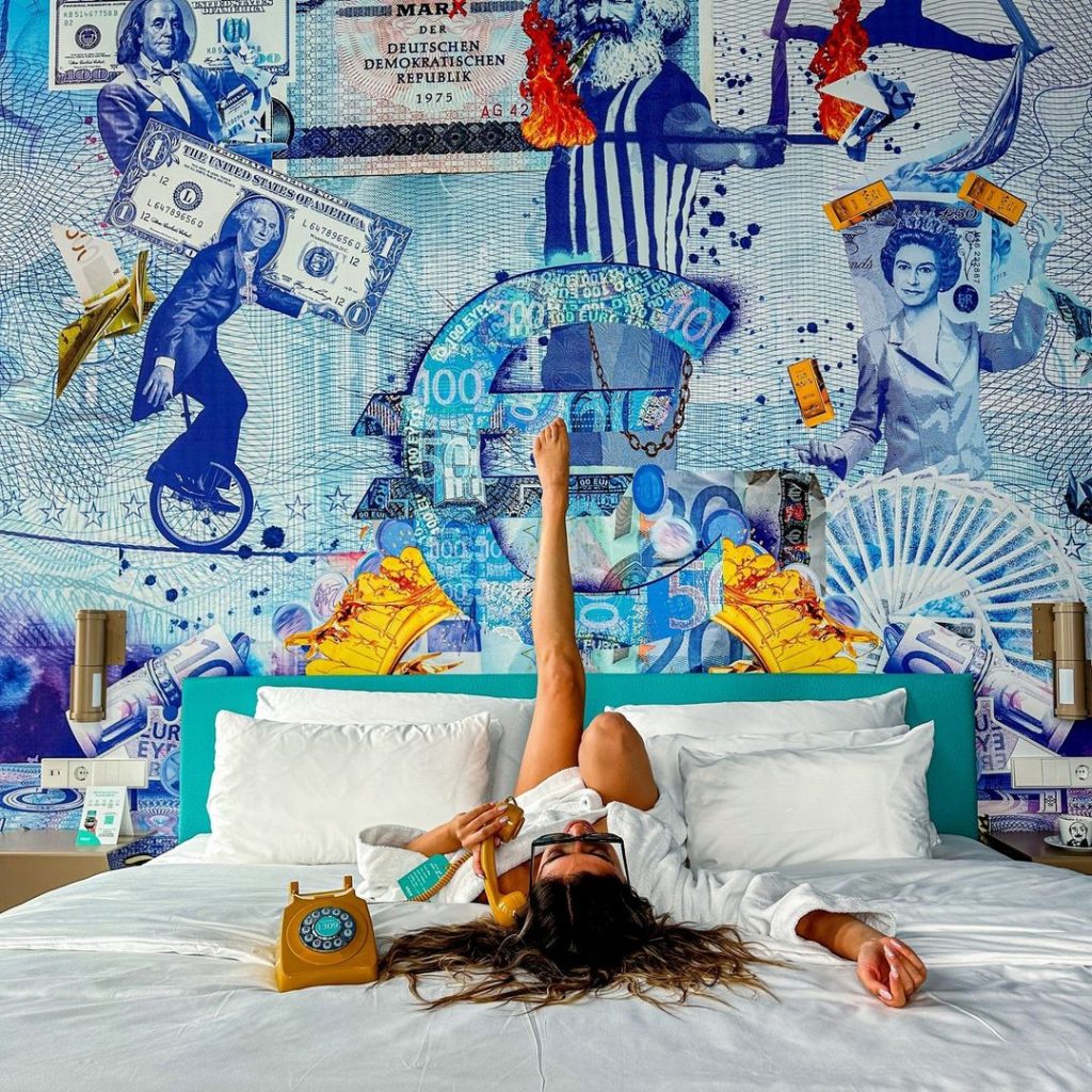 Artista especializado en arte para hoteles e interiorismo | Arte para hoteles que conquista Instagram: Los murales del Nhow Frankfurt