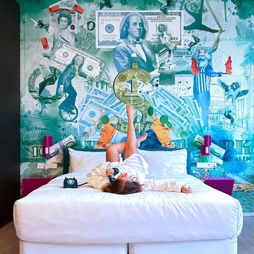 Artista especializado en arte para hoteles e interiorismo | Arte para hoteles que conquista Instagram: Los murales del Nhow Frankfurt